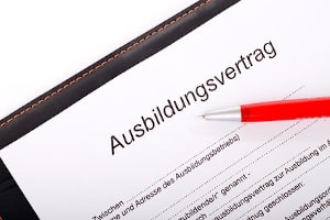 Bezug von Bürgergeld beenden: Eine Ausbildung für unter 25-Jährige wird vom Jobcenter angestrebt.