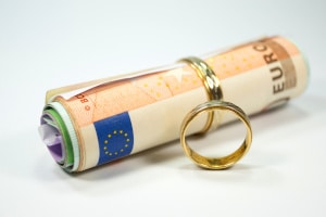 Bürgergeld und heiraten: Geld für die Kosten der Hochzeit kann angespart werden.
