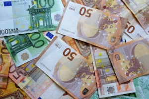 Bürgergeld: Für eine Lebensversicherung liegt der Freibetrag bei 150 bzw. 750 Euro pro vollendetem Lebensjahr.