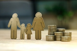 Leben Kinder im Haushalt erhöht sich der Bürgergeld-Mindestsatz entsprechend.