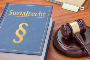 Hat ein Bürgergeld-Empfänger die Steuerrückzahlung nicht angegeben, drohen Sanktionen.