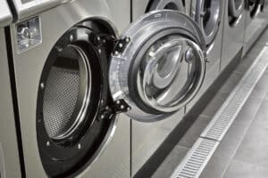 Bürgergeld-Empfänger können eine Waschmaschine als Mehrbedarf anerkannt bekommen, wie ein Urteil aus Kiel zeigt.
