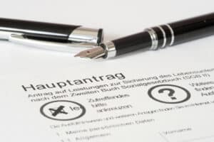 Empfänger von Bürgergeld können Widerspruch gegen Verwaltungsakte des Jobcenters einlegen.