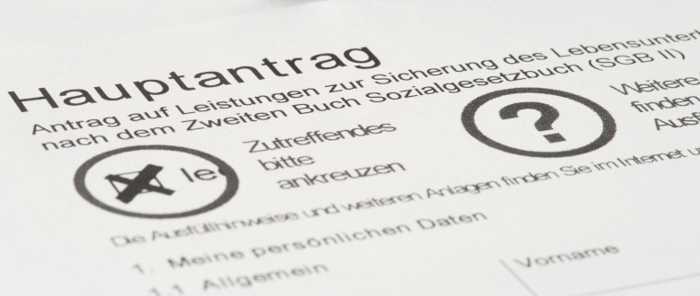 Seit wann gibt es Hartz 4? 2005 löste es die bislang geltende Arbeitslosen- und Sozialhilfe ab.