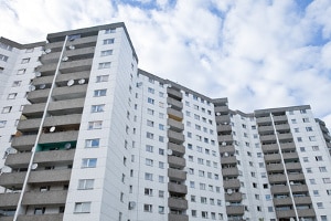 Empfänger von Hartz 4 unter 25 dürfen den Auszug aus dem Elternhaus nur durchführen, wenn das Jobcenter zustimmt.