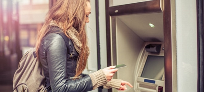 Das Jobcenter zahlt nicht: Dann kann der Gang zum Geldautomaten in einer bösen Überraschung enden.