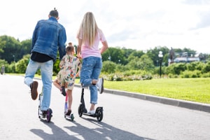 Familien werden finanziell entlastet. Geben Sie den Kinderfreibetrag in den Lohnrechner ein.