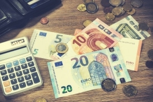 Sie müssen die PKH zurückzahlen, wenn Ihr einzusetzendes Einkommen 20 Euro übersteigt.