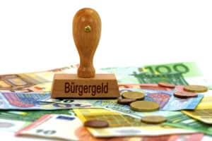 Das Jobcenter hält die Hand auf, wenn eine Steuererklärung mit Bezug von Bürgergeld etwas abwirft.