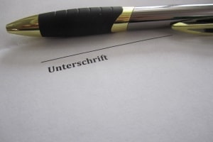 Eine Unterschrift ist beim Widerspruch per Fax zwar eindringlich empfohlen, aber nicht immer notwendig.